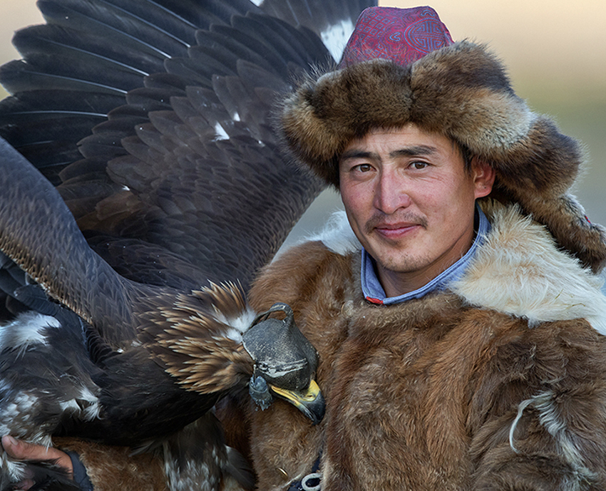 Asilbek_golden_eagle_hunter_mongolia_news
