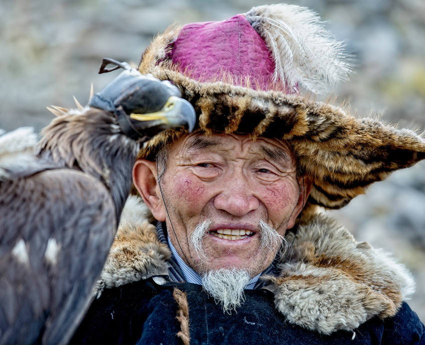 Baitei_golden_eagle_hunters_mongolia_news