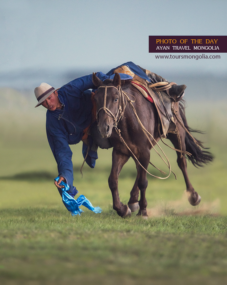 Mongolian-horse-rider-photo