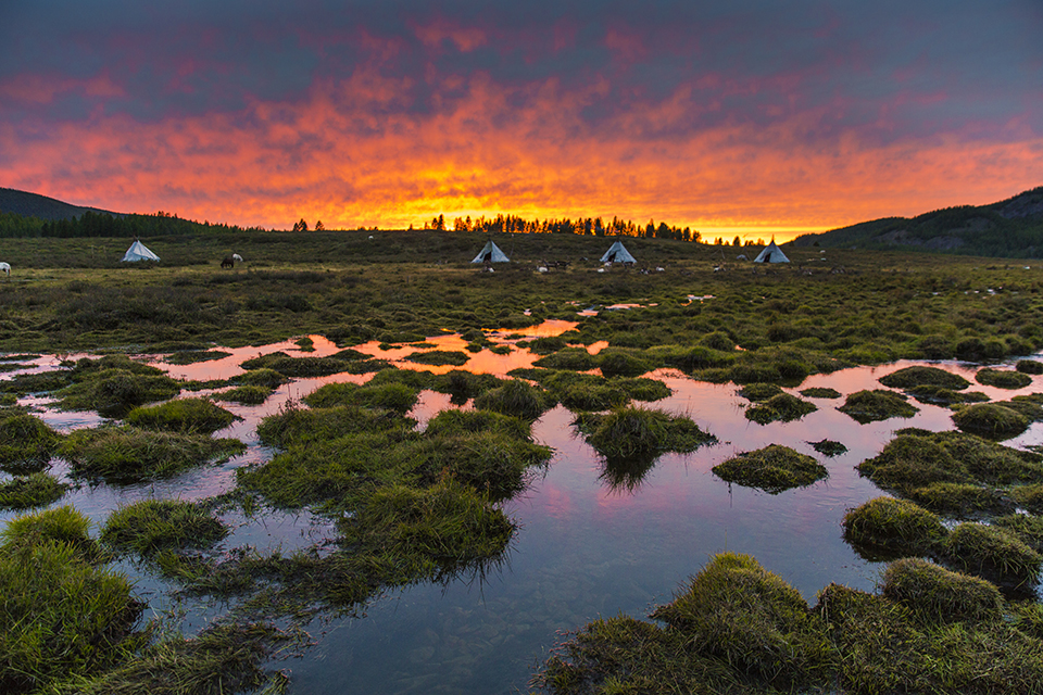 reindeer herders mongolia photo tour
