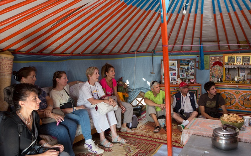 mongolia nomad family visit tour