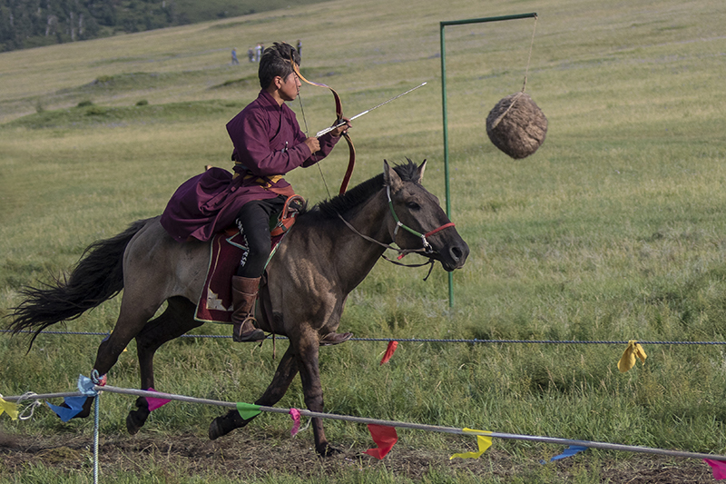 mongolai_archery_competition