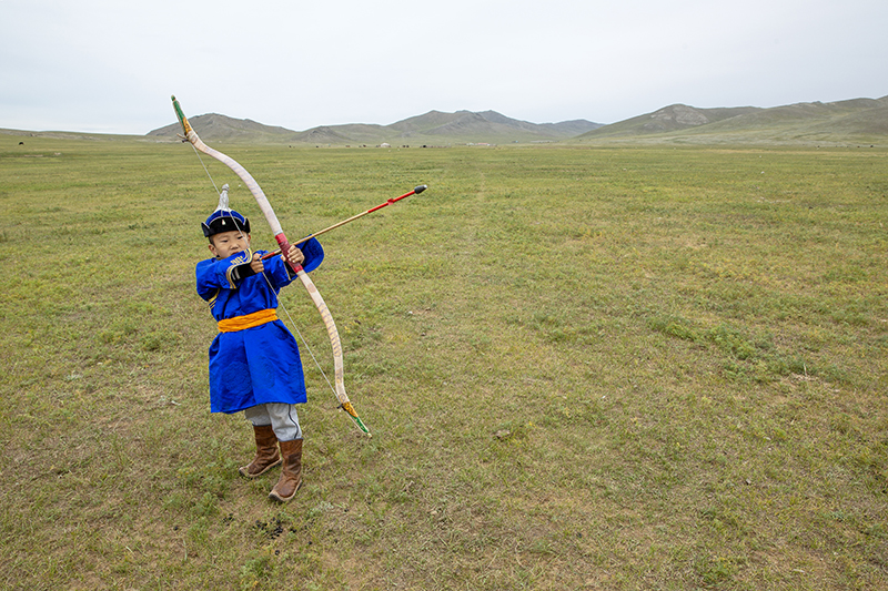 mongolia_kids_archery
