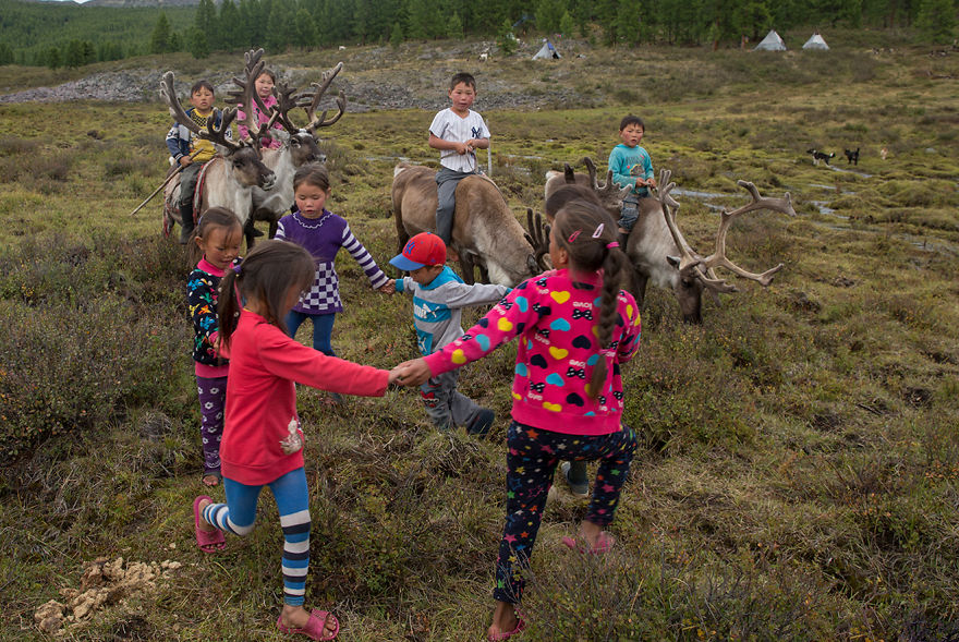 kids photo in taiga mongolia